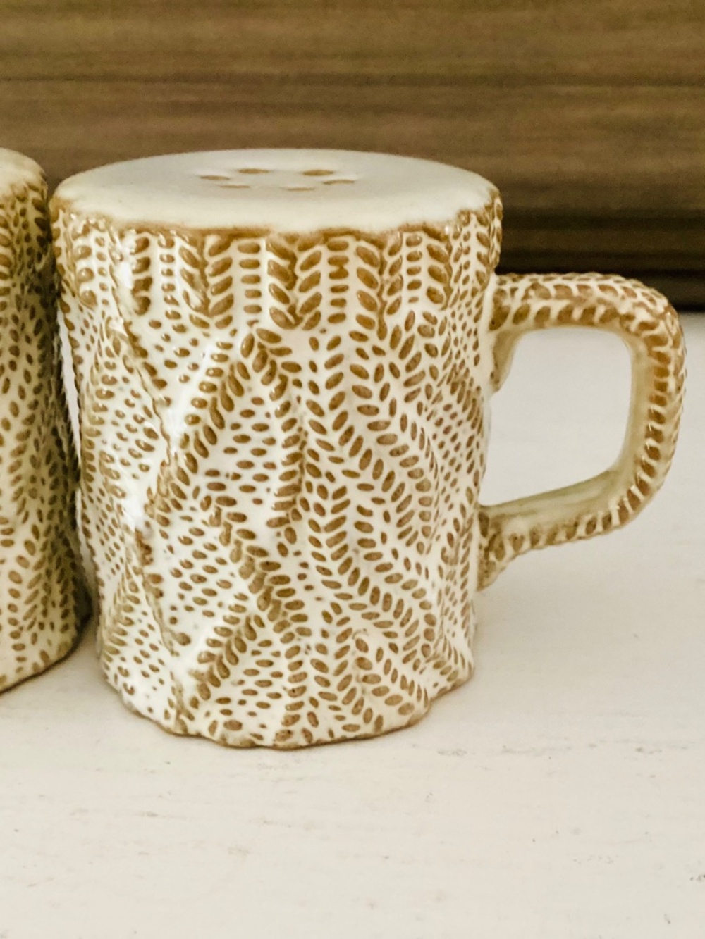 Vtg sweater-textured salt & pepper shakers Set Cream Cable Knit Studio Pottery - Picture 4 of 13
